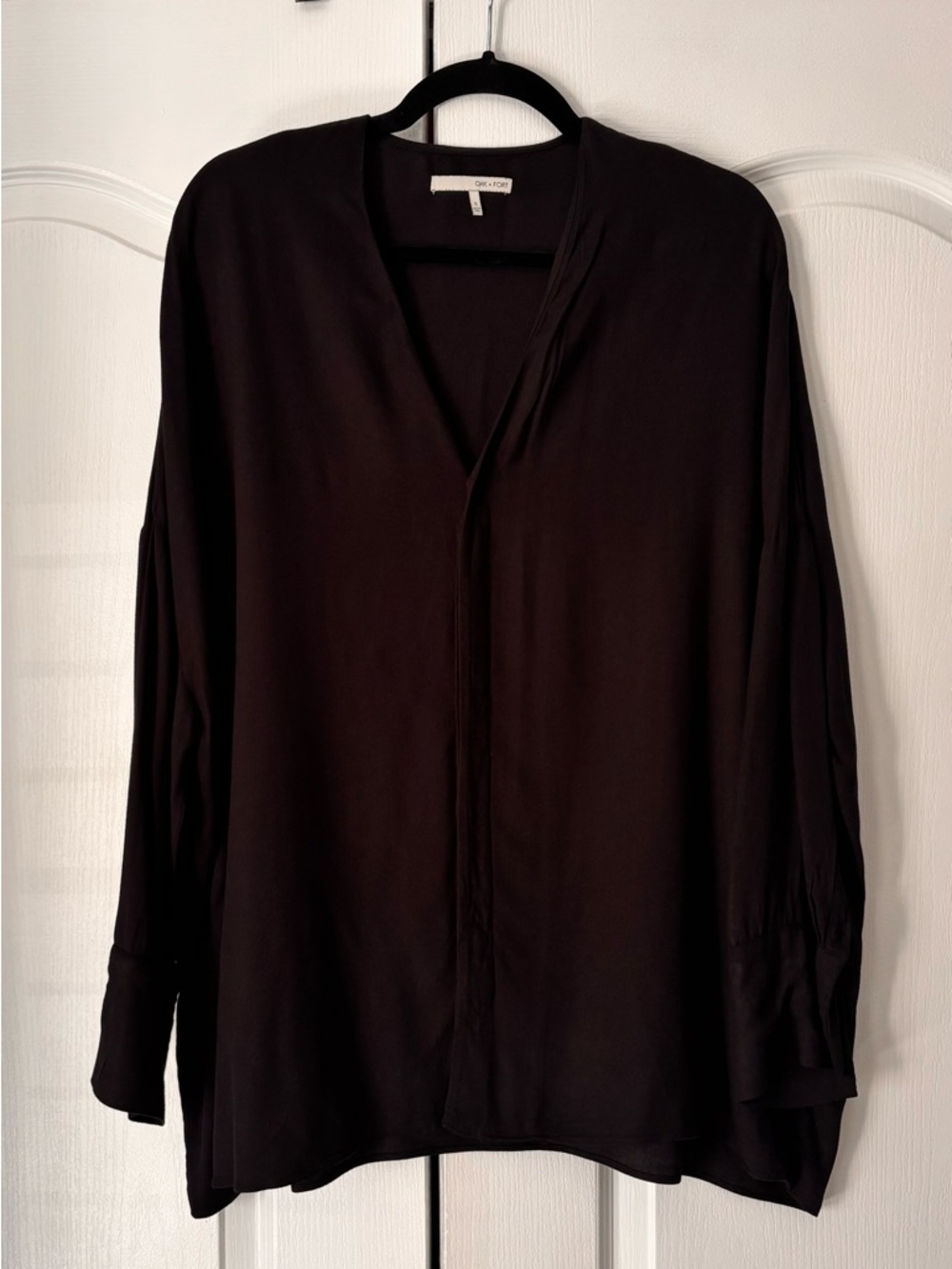 Oak + Fort Black Relaxed V-Neck Tunic Blouse